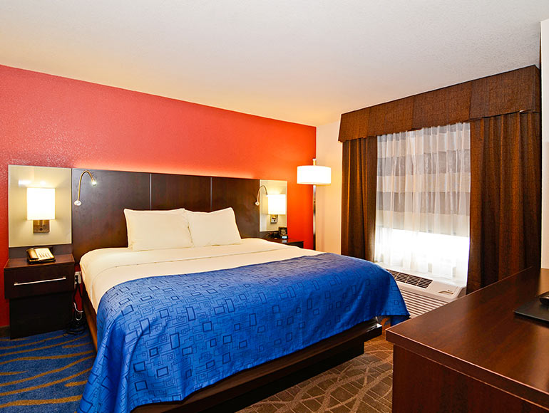 One Bedroom King Suite – Kitchenette